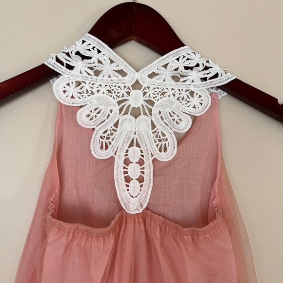Dull pink tulle dress with pearls and lace decor on the back - Picture 7 of 7